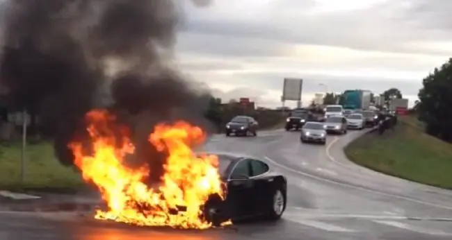 Incendio de un Tesla Model S