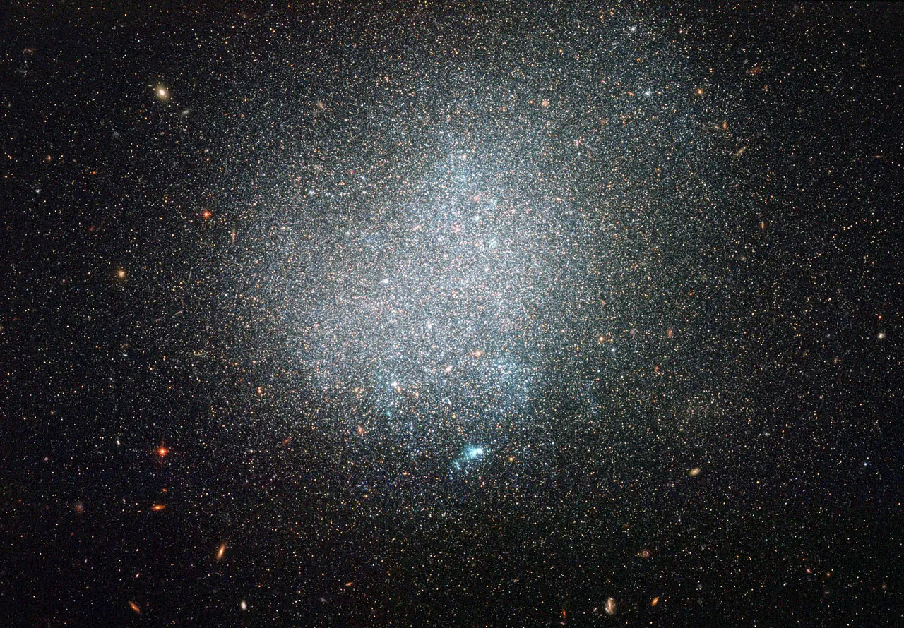 Hubble ve una isla Galáctica solitaria