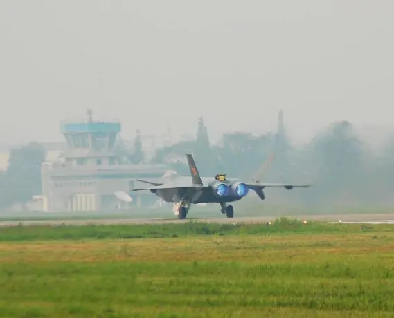 Chengdu J-20 Avión Chino de 5ª Generación