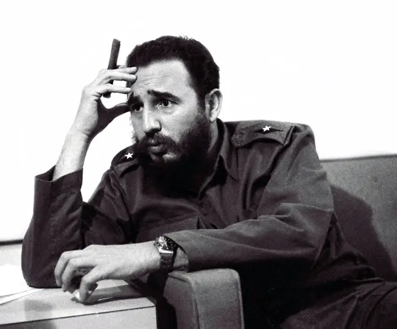 Compania de humildes relojes ROLEX despide a Castro
