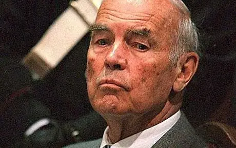 Entrevista a Fernando Subirats por el caso Priebke
