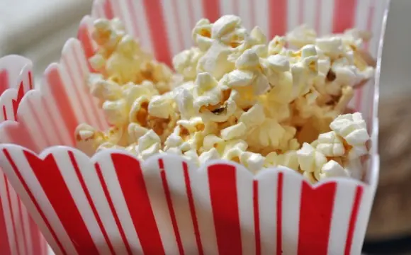 ¿Por qué comemos pop en el cine?