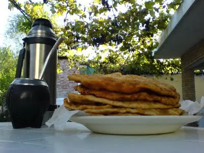 Torta Fritas con mate para un dia de lluvia.