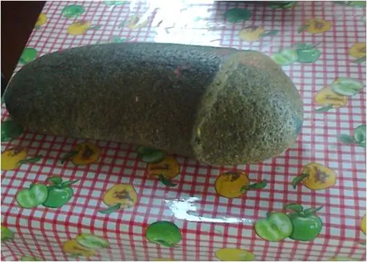 Piedra con forma de miembro viril concede “milagros”
