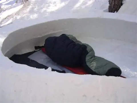 construite un iglu para hibernar como un oso