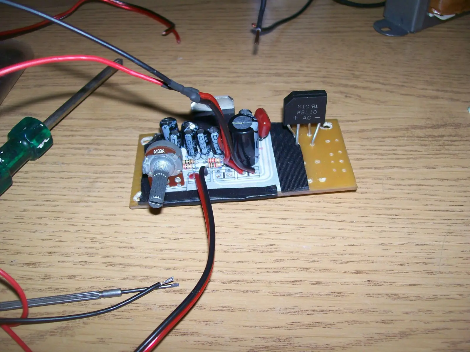 Amplificador de guitarra hecho por mi ( Parte 2 )