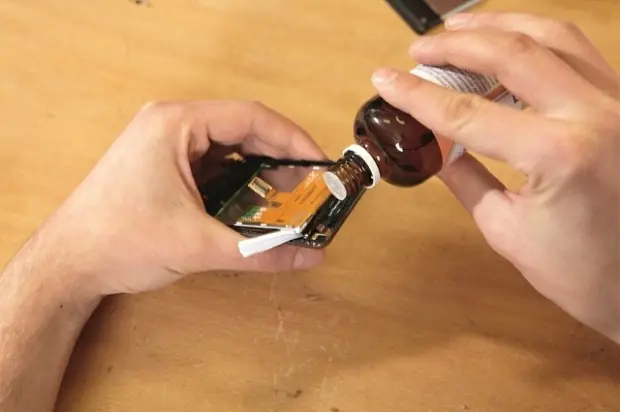 Como secar un teléfono celular mojado