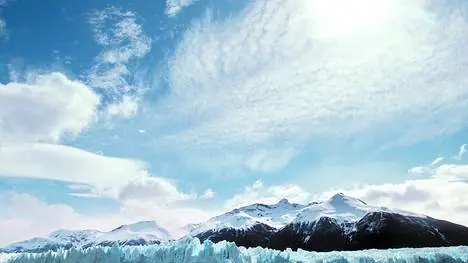 El glaciar Perito Mereno contunia su proceso a la ruptura