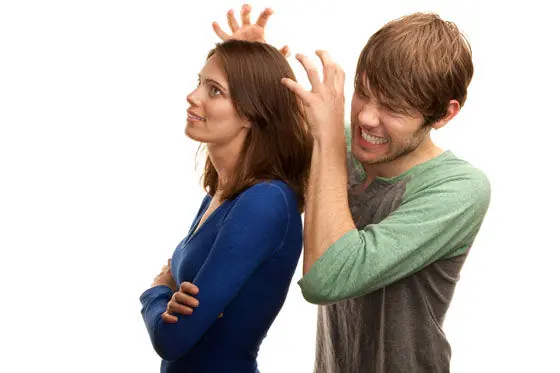 18 cosas que las mujeres hacen cuando les gusta un hombre.