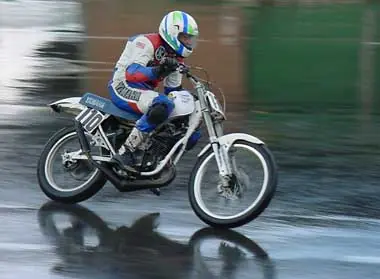 Tenés moto? Tenés que entrar! (parte VII - Piso Mojado)