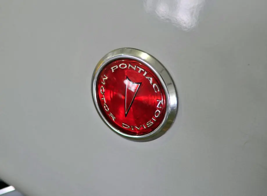 Muscle car conceptos: 1965 Pontiac Banshee vs Vauxhall XVR 6