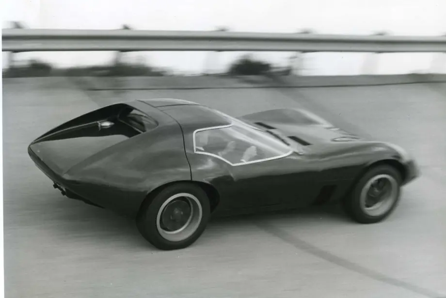 Muscle car conceptos: 1965 Pontiac Banshee vs Vauxhall XVR 6