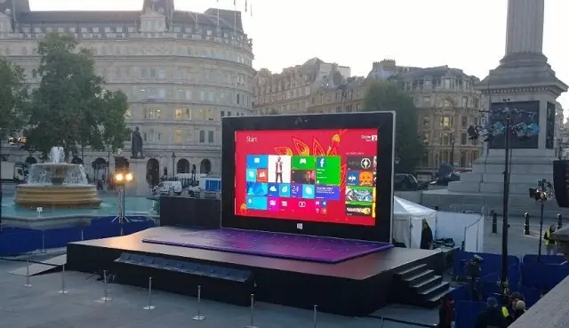 Una Surface 2 gigante aparece en Londres