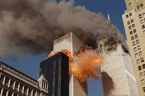 Las Torres Gemelas,Arjona lo Predijo?