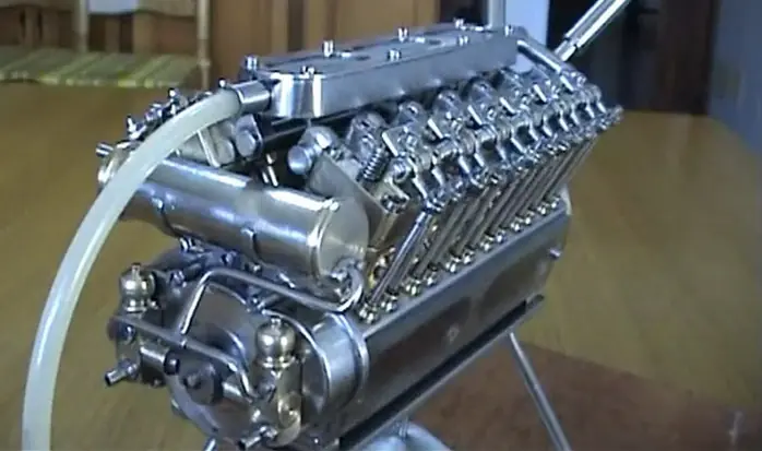 El motor V12 más pequeño y artesano del mundo