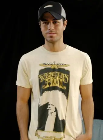 Enrique Iglesias- es el mejor para mi...un dulce!