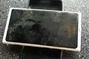 Nokia sumergido 3 meses todavia funciona