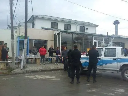 Pelea en Tolhuin por un choripan. ( Tierra del Fuego.)