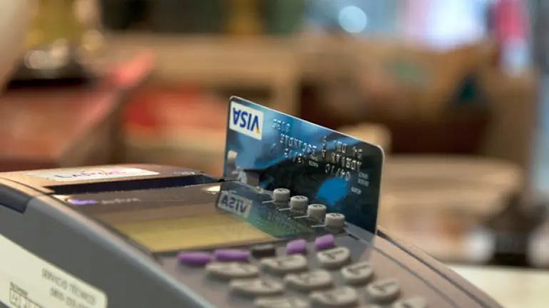 Recargo a la compra en dólares con tarjetas