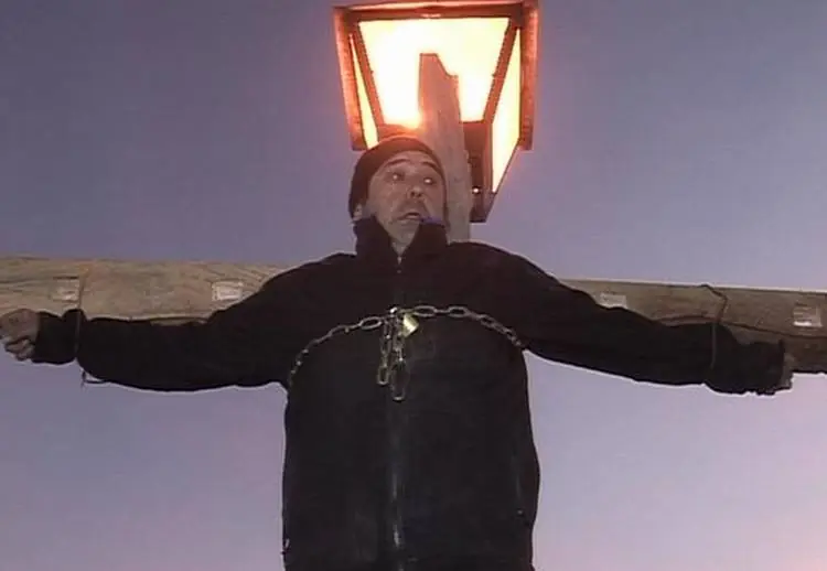 Un empleado municipal se "crucificó" en Bariloche
