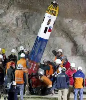 El Ritual Televisado del 33 con los Mineros de Chile