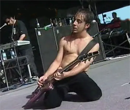 Daron malakian (system of  a down)