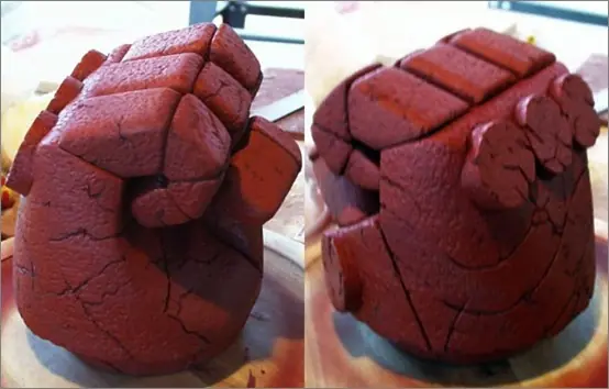 Haciendo la mano de hellboy con madera