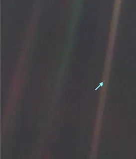 Un punto azul pálido