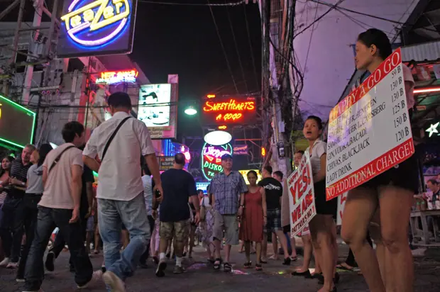 La walking street de Pattaya, Tailandia