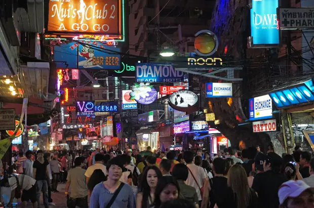 La walking street de Pattaya, Tailandia