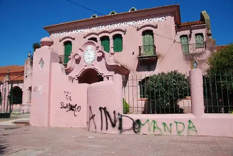 La Indu Manda! remodelamos la escuela normal