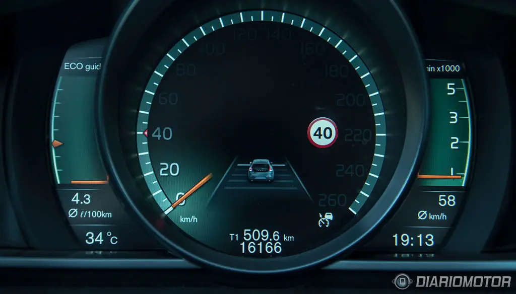 volvo v40