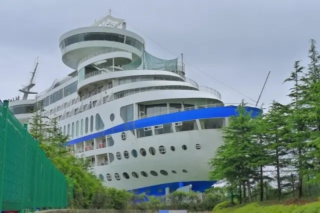 El crucero que nunca navegará: The Sun Cruise.