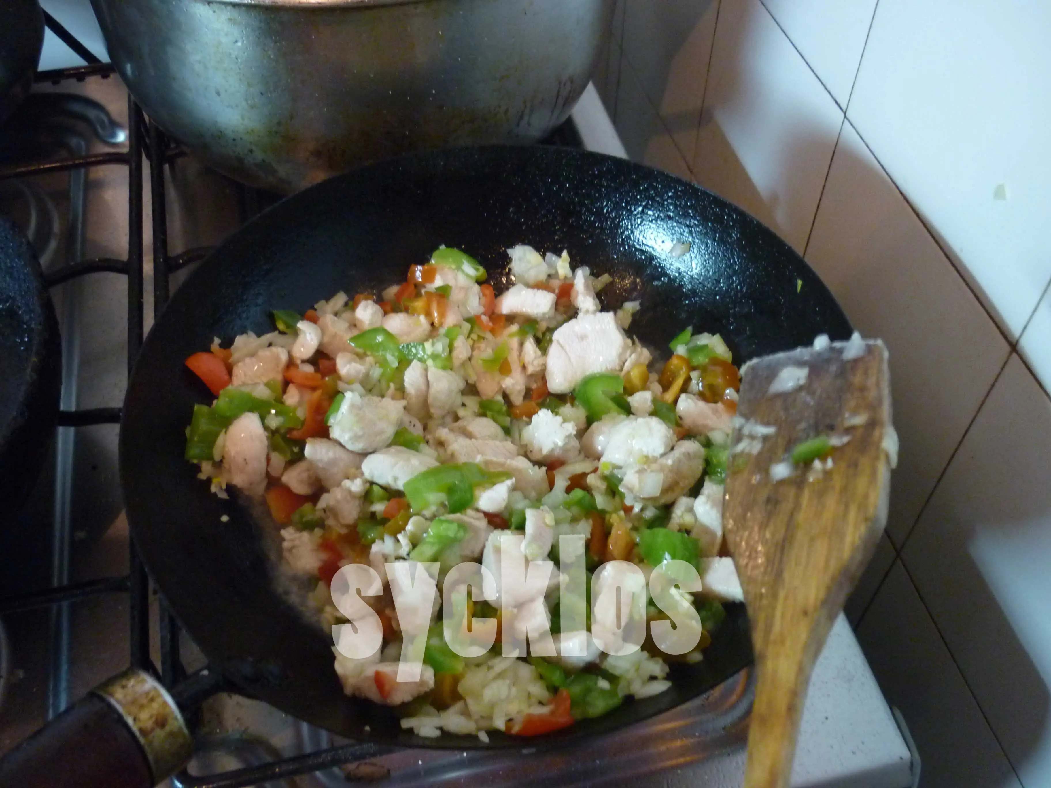 Tacos rellenos de pollo + Salsa de morrón [Foto-receta]