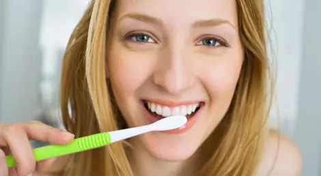 Cinco trucos para blanquear tus dientes