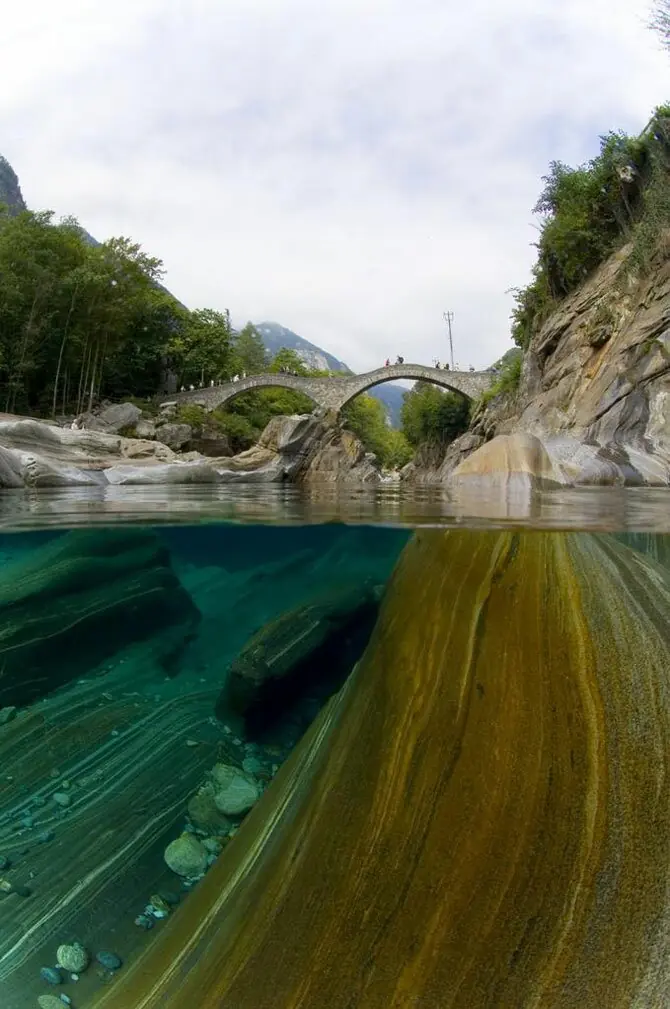 El rio suizo transparente como el cristal