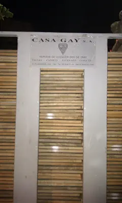 El Papa en la Sagrada Familia con sillas de la Casa Gay