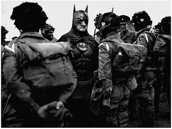 superheroes haciendo historia