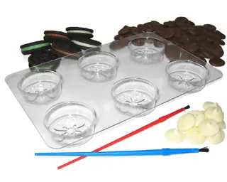 Oreos Caseras y cubiertas con Chocolate.
