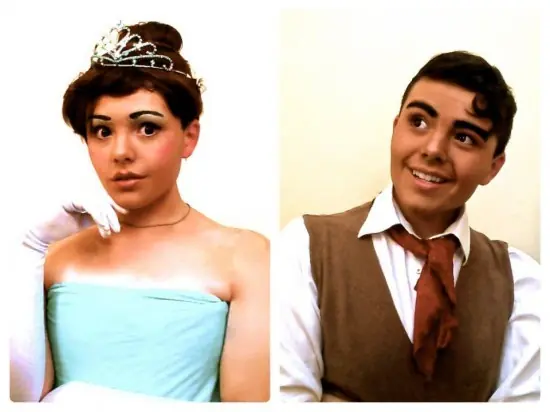 Fanatico de Disney se disfraza como princesa