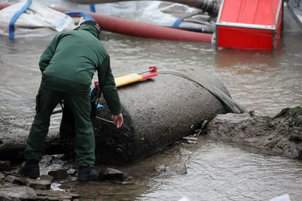 Holanda cierran aeropuerto tras hallar bomba de la II GM
