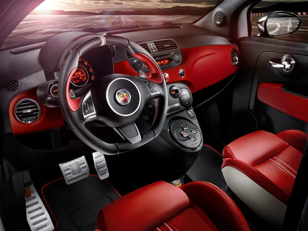Abarth 595 50 Aniversario: regreso a los orígenes del escor