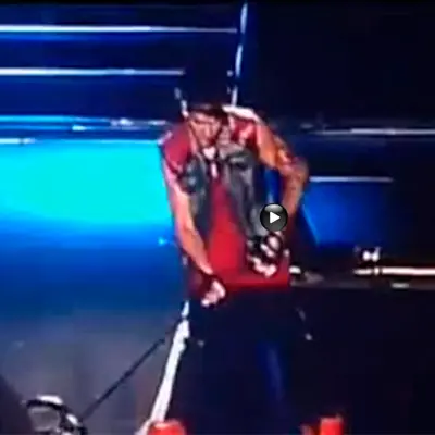 Justin Bieber limpió el suelo con una bandera argentina