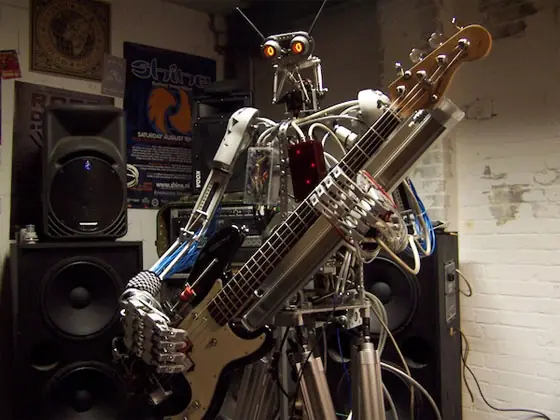 Una banda de rock cuyos integrantes son todos robots