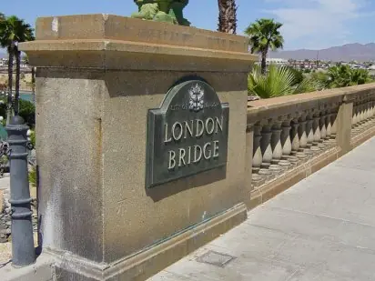 El americano que compró el puente de Londres equivocado.