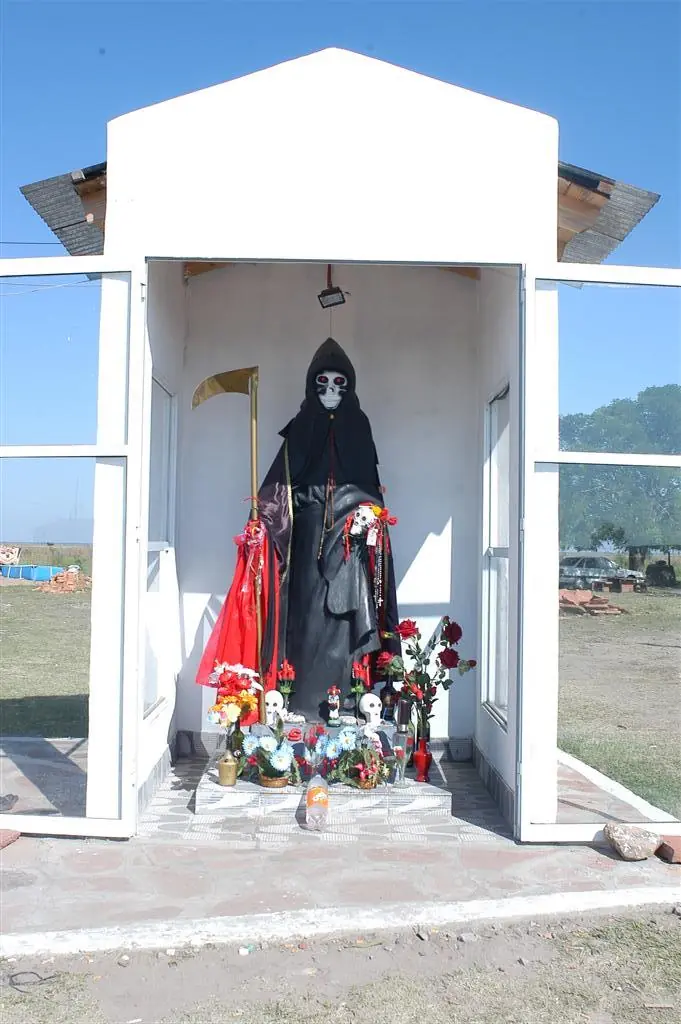 San la muerte, el santo prohibido.