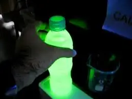 Como hacer agua fluorescente ?!! '-'