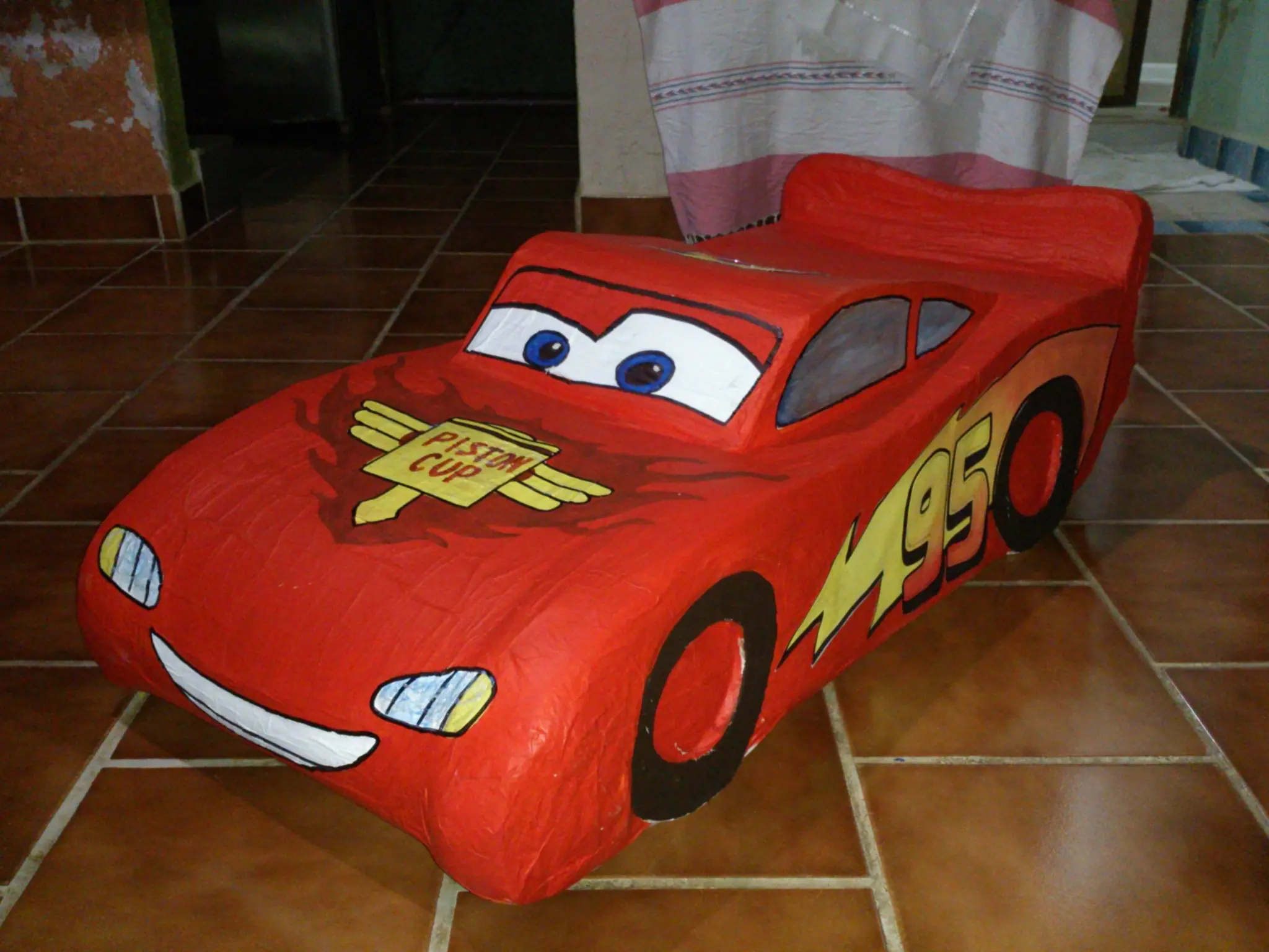 Le hice a mi hijo una piñata de Rayo Mcqueen