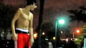 Justin Bieber muestra sus músculos