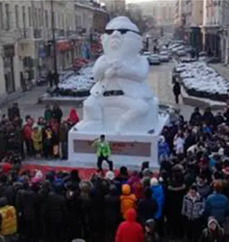 Construyen escultura gigante del "Gangnam Style" e